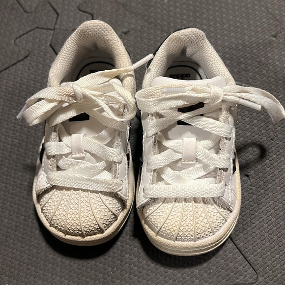 Adidas superstar baby size 5. Shell toe white and black - Picture 2 of 4